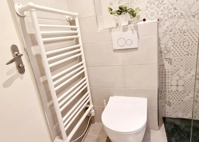 3 Le Saint Joseph In Center With Ac